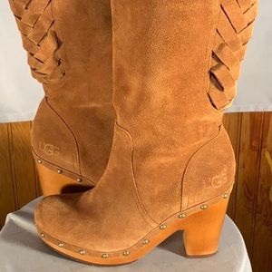 Ugg Rumor Tall Honey Suede and Sherpa Lining Boots(1001710 Ugg Symbol)